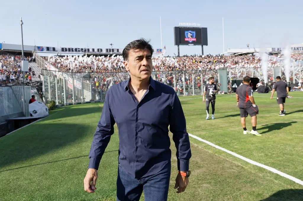 Gustavo Quinteros podría terminar su ciclo en Colo Colo. (Foto: Photosport)