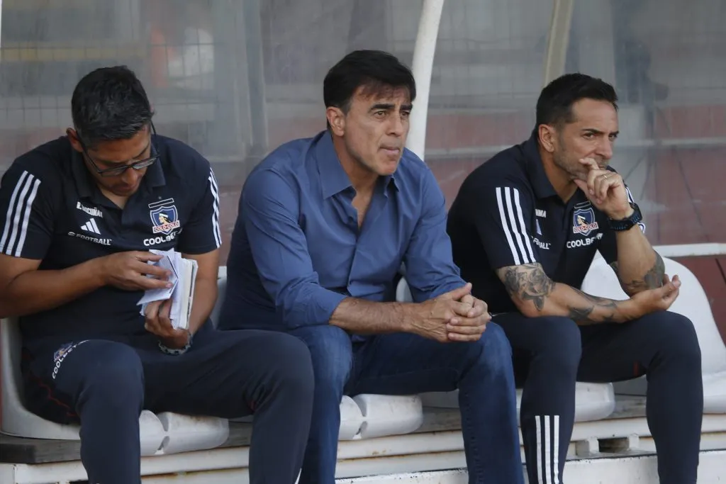 Gustavo Quinteros dejaría la banca de Colo Colo tras la final de Copa Chile. (Foto: José Robles/Photosport)