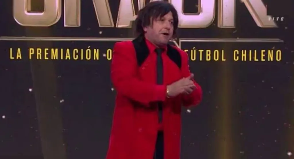 Peter Veneno arriba del escenario de la Gala Crack | FOTO: Captura