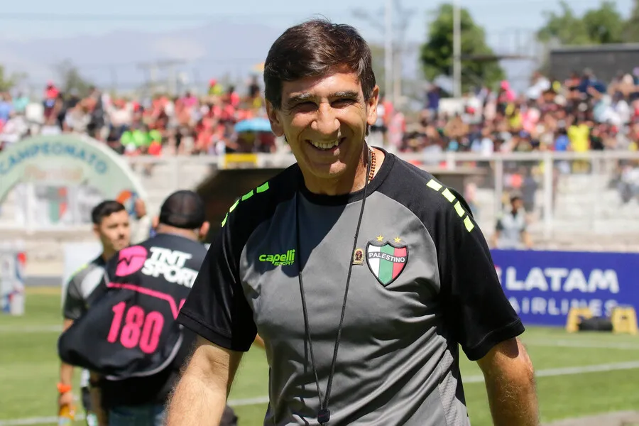 Gustavo Costas compite con Quinteros para llegar a Racing, aseguran desde Argentina. | Foto: Photosport