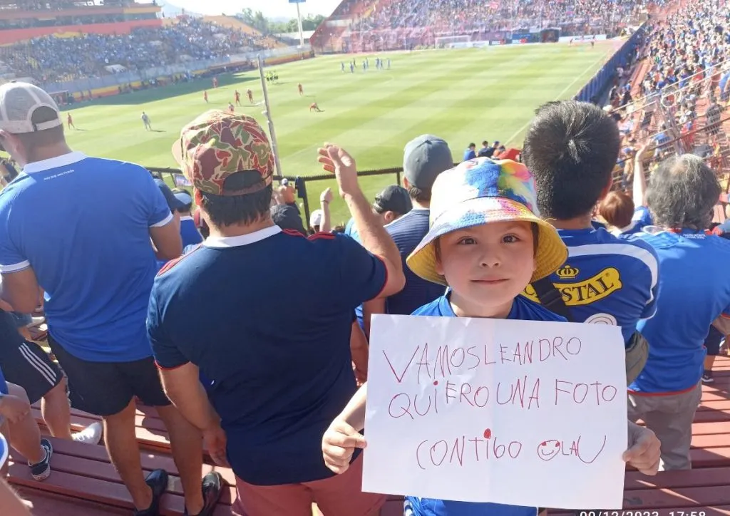Joaquín, solo quería una fotografía con Lean Fernández (X)
