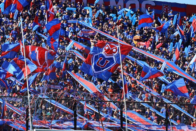 Mora vibró con el espectáculo que dio la hinchada azul en la tribuna (Photosport)