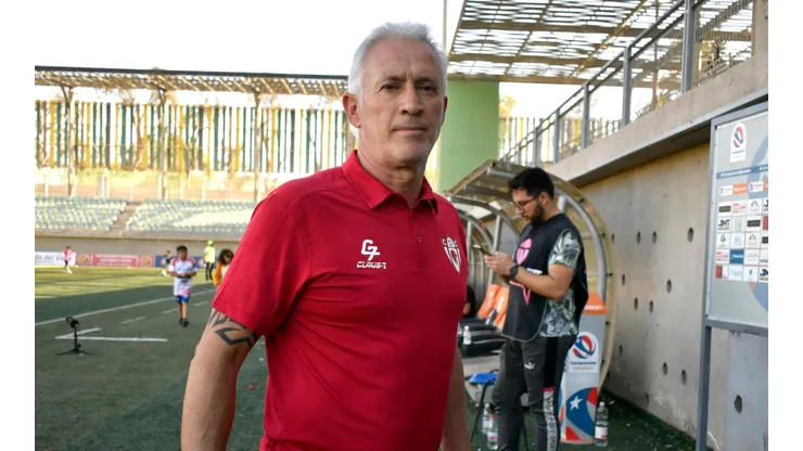 Ivo Basay se sincera sobre las chances de La Roja de ir casi directo al Mundial de 2030 (Foto: Photosport)