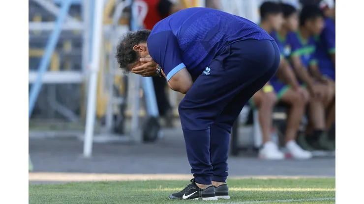 El entrenador Mario Salas sufrió con el descenso de Magallanes. (Foto: Felipe Zanca/Photosport)