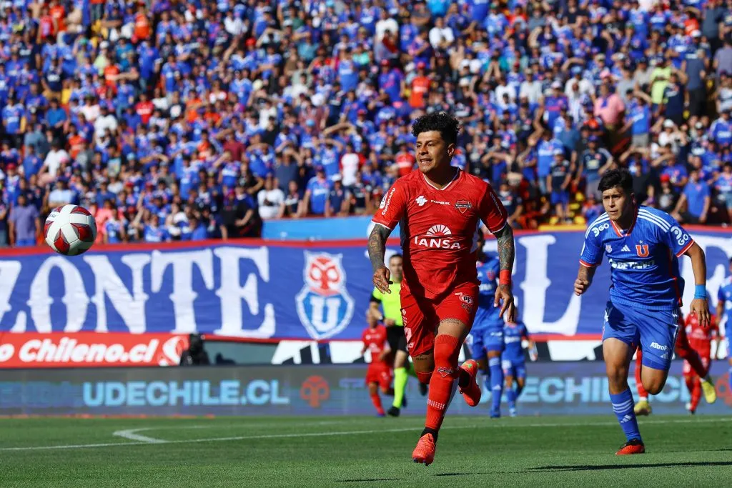 Patricio Rubio festeja el gol de Ñublense que le hizo a la U (Photosport)
