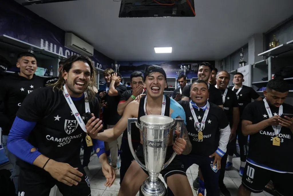 En Talcahuano siguen celebrando el título del Torneo Nacional FOTO: Javier Vergara/Photosport