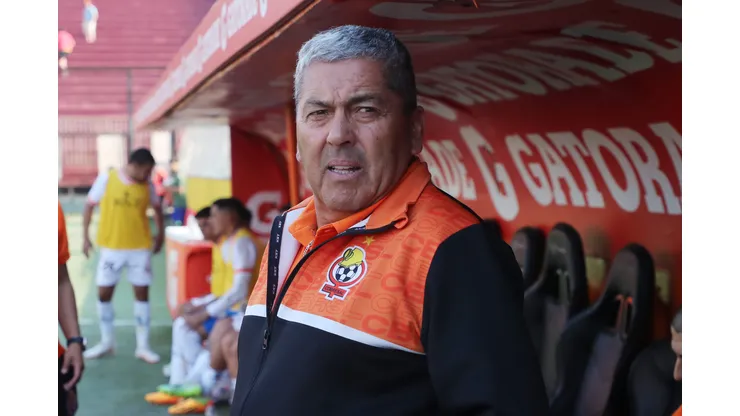 Gustavo Huerta pide reforzar el equipo esté o no esté él en el banco.