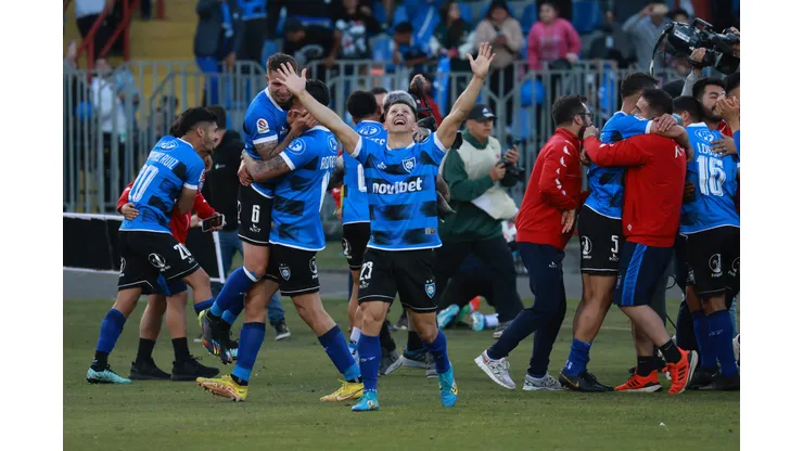 Huachipato logró el título y campeón del 2012 mostró su felicidad ahora como hincha (Foto: Photosport)