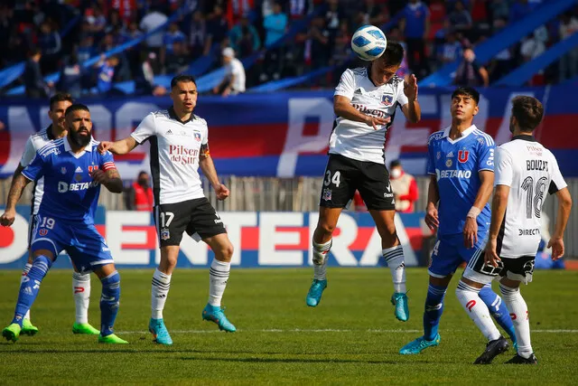 En 2002, la U recibió a Colo Colo en Talca (Photosport)