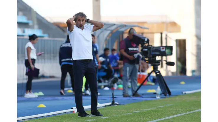 Miguel Ponce muestra su preocupación por virtud de Santiago Wanderers (Foto: Photosport)