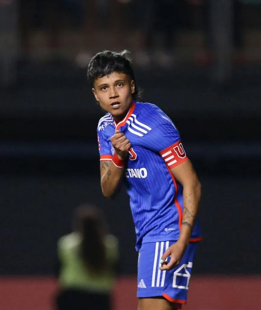 Los hinchas de la U esperan seguir contando con su capitana (Prensa Universidad de Chile)