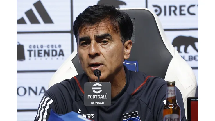 Gustavo Quinteros adelantó cuándo se resolverá su continuidad en Colo Colo. (Foto: Dragomir Yankovic/Photosport)
