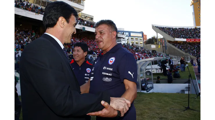 Claudio Borghi podría reemplazar a Gustavo Quinteros en Colo Colo. (Foto: Andrés Pina/Photosport)