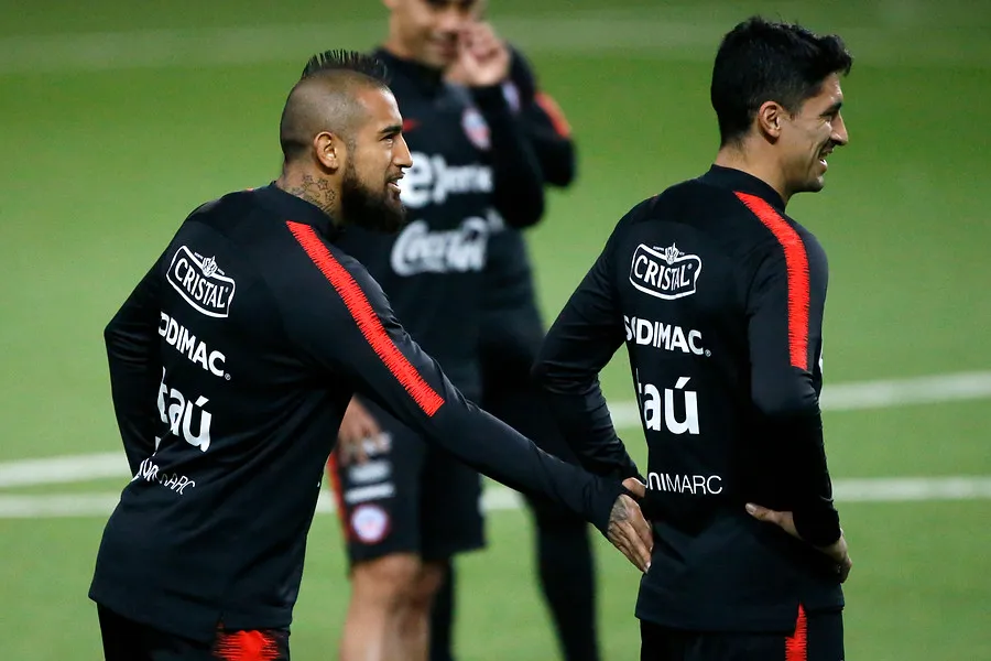 Hernández destaca a Vidal | Foto: Photosport