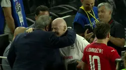 Milad e Infantino con Alejandro Domínguez observando todo.