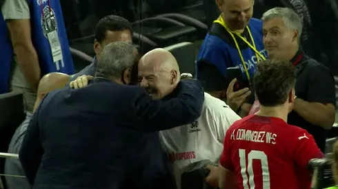 Milad e Infantino con Alejandro Domínguez observando todo.