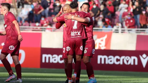 Universidad de Chile y la UC tienen la pista libre para batallar por una figura de la Primera B