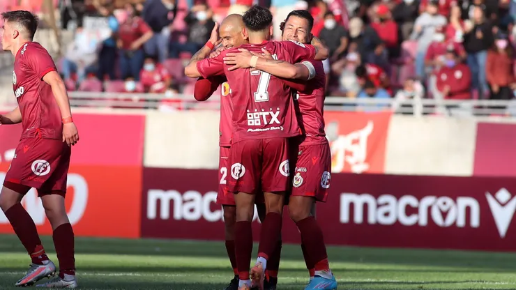 Universidad de Chile y la UC tienen la pista libre para batallar por una figura de la Primera B