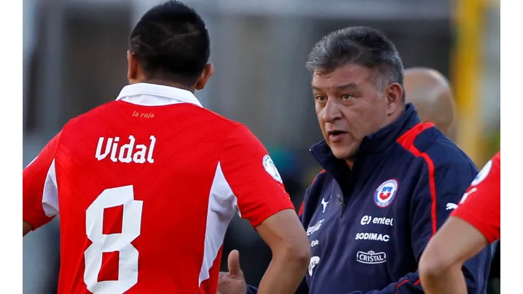 Claudio Borghi se refiere a las críticas que se recibió de Arturo Vidal (Foto: Photosport)