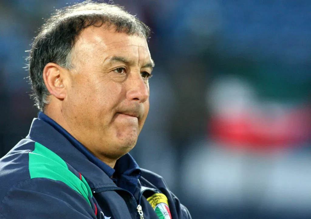 Raúl Toro aplaude las palabras de Gustavo Álvarez sobre Luciano Cabral.