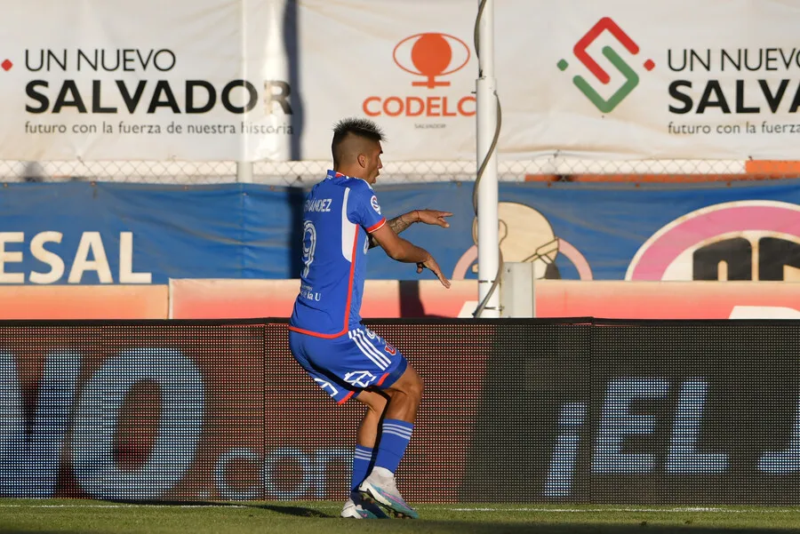 Lean Fernández seguirá bailando en la U (Photosport)