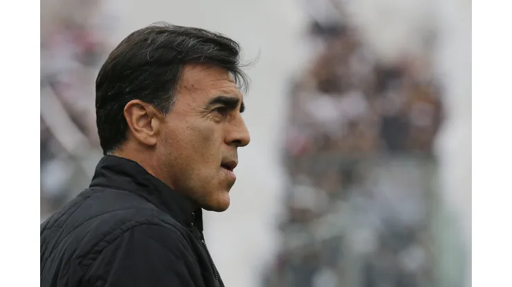 Gustavo Quinteros toma una decisión en el puesto de centrodelantero (Foto: Photosport)