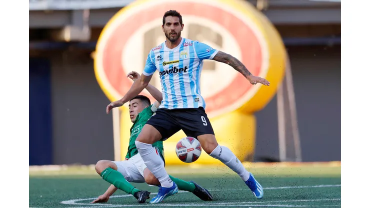 La Academia llega con chances para salvarse de la B en la última fecha