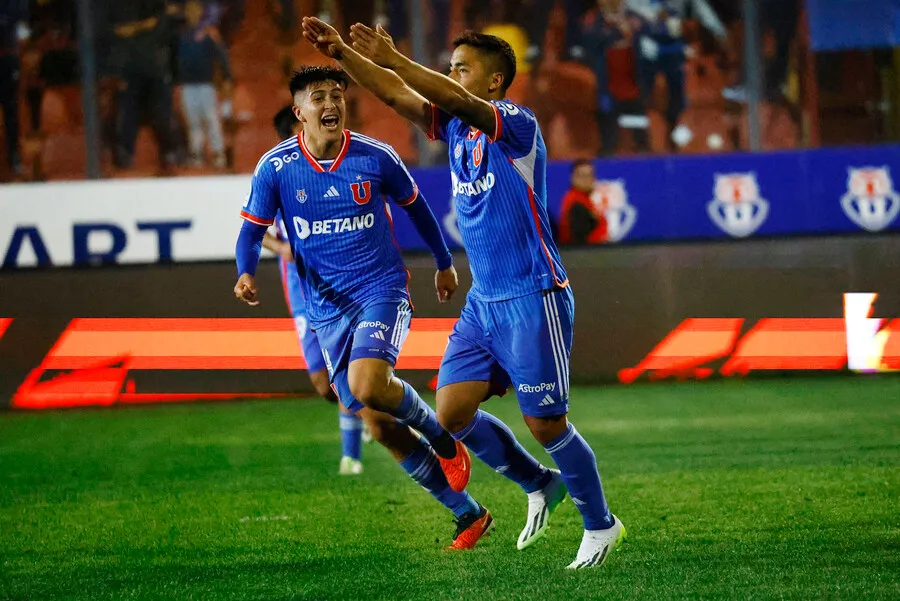 Pellegrino se la jugaría por Guerra en vez de Palacios. | Foto: Photosport