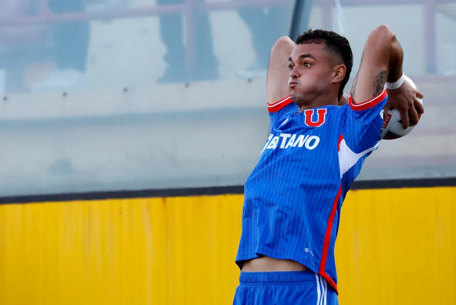 Para Pellegrino, Fernández es un jugador que puede darle mucho a la U | Foto: Photosport