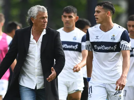 Desde “vende humo” hasta “mala leche”: Histórico de la UC se llena de críticas en Argentina