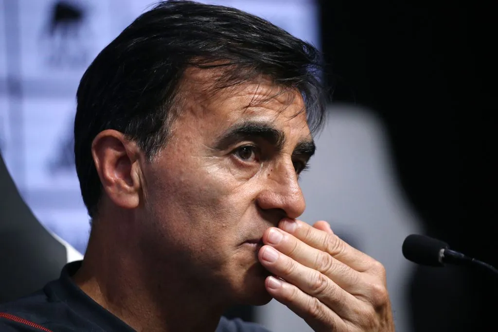 Gustavo Quinteros asegura que no piensa en los demás equipos (Foto: Photosport)