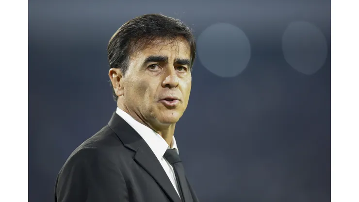 Gustavo Quinteros vive un complicado momento de Vélez (Foto: Getty)
