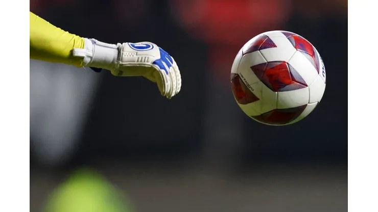 Campeón de América se arrepintió en reforzar a equipo de Segunda División. Foto: Andrés Pina/Photosport)