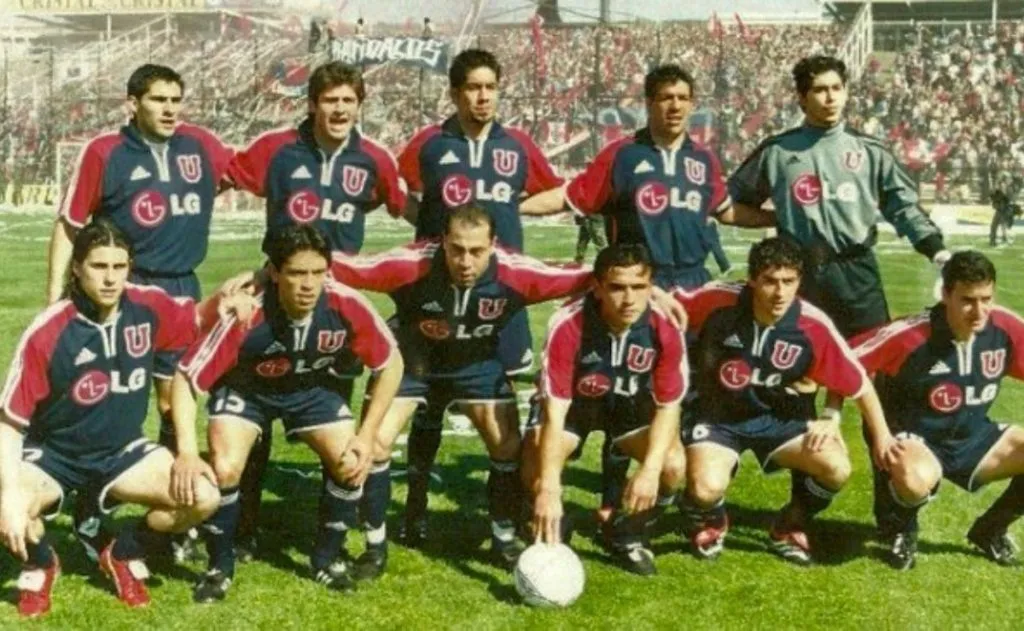 Valladares en Macul. Es el primero de pie de izquierda a derecha (Archivo)