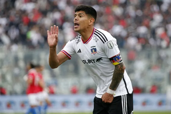 Esteban Pavez seguirá siendo el primer capitán de Colo Colo. (Foto: Javier Salvo/Photosport)