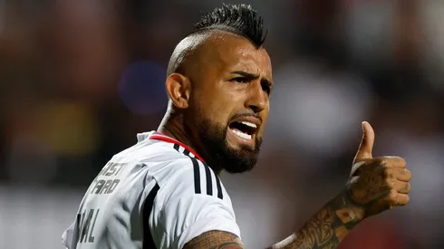 Fouillioux aplaude una acción de Arturo Vidal en Colo Colo.
