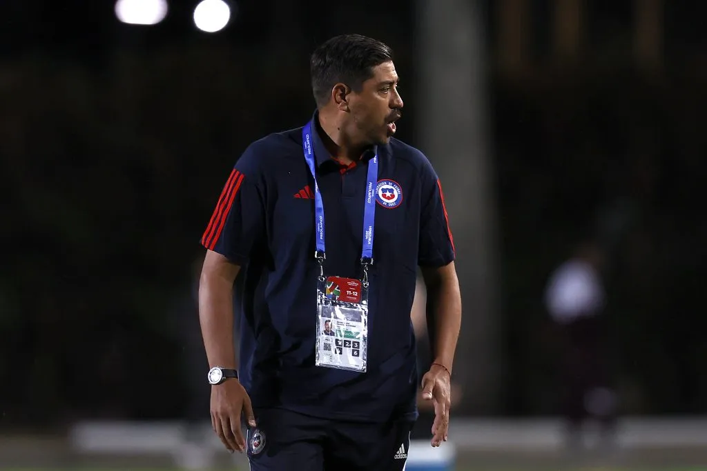 Nicolás Córdova dio un golpe en el banco de La Sub 23 (Comunicaciones FFCH)