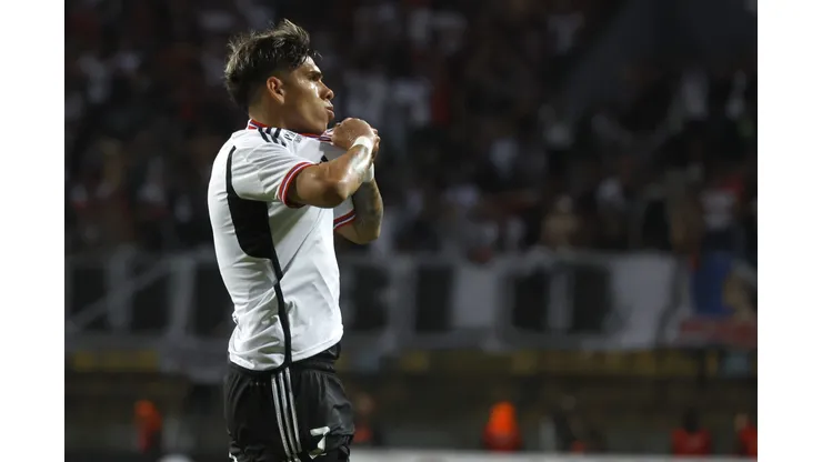 Carlos Palacios anotó un golazo de tiro libre en el amistoso de Colo Colo vs Everton. (Foto: Andrés Pina/Photosport)