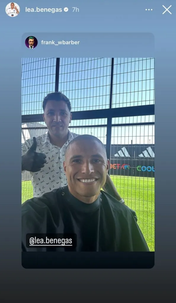 Leandro Benegas asistió este sábado al Estadio Monumental e incluso se cortó el cabello en el reducto de Macul. (Foto: Instagram)