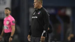 Jorge Almirón tiene una importante baja para el Colo Colo vs Everton. (Foto: Dante Fernández/Focouy/Photosport)