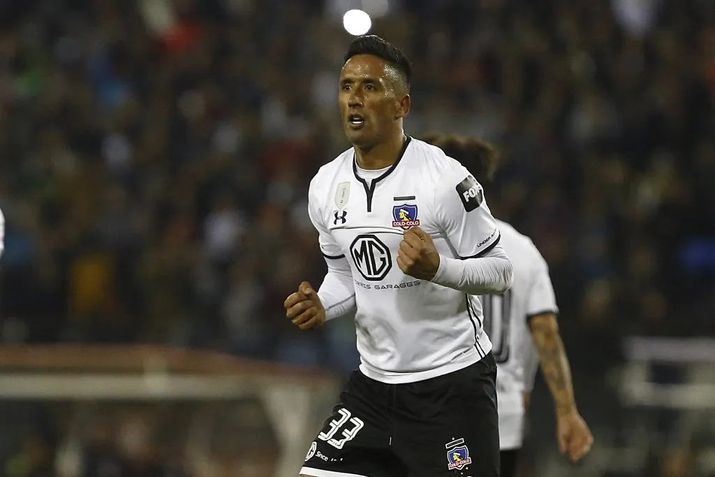 Lucas Barrios con el dorsal ’33’ en Colo Colo. (Foto: Karin Pozo / Photosport)