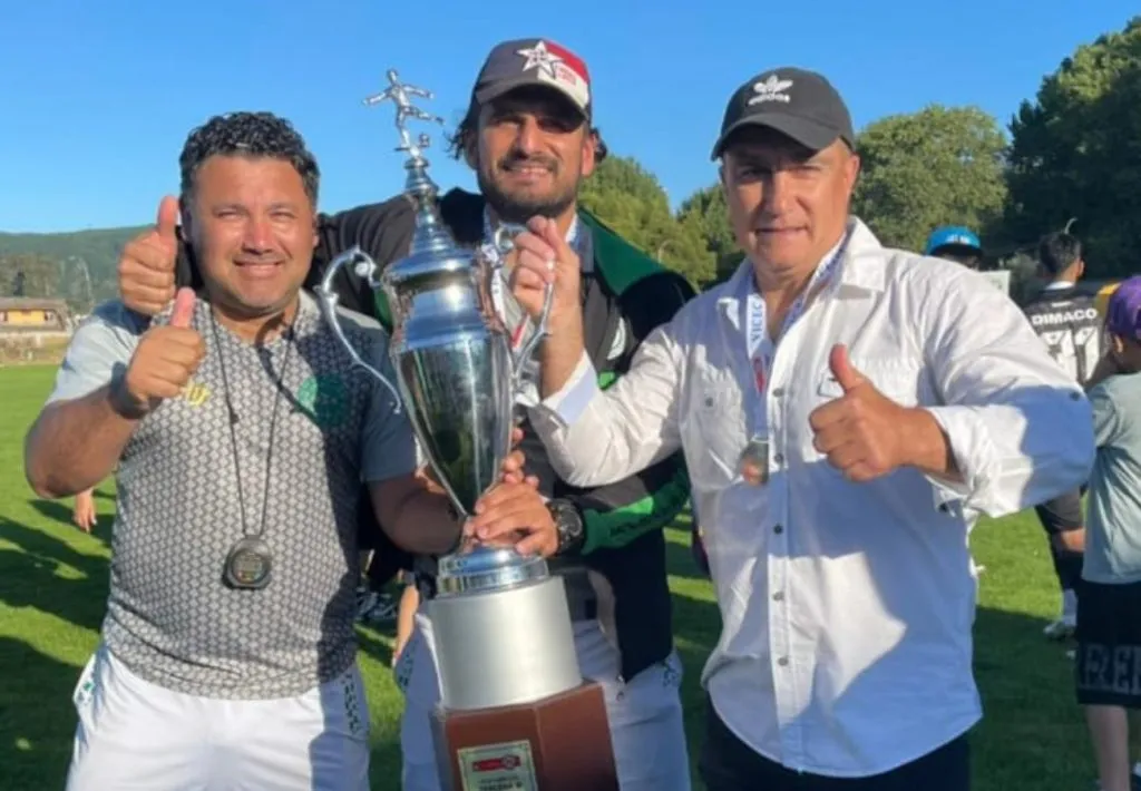 Rubén Martínez ascendió con Constitución Unido al terminar en la segunda posición de la liguilla de la Tercera División B.