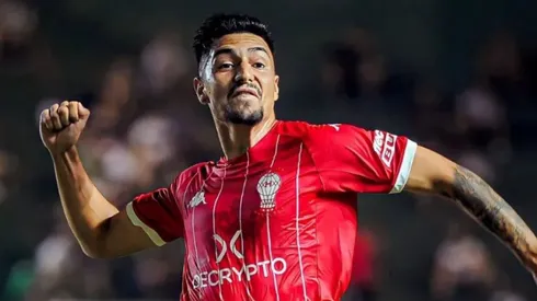 El volante nacional tuvo una noche gloriosa en Argentina