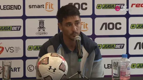 Fernando Zampedri reclama que la UC recibe pocas preguntas en conferencia de prensa (Foto: TNT Sports)