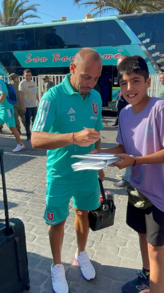 Niños le dieron la bienvenida a Carepato en La Serena (Bolavip)