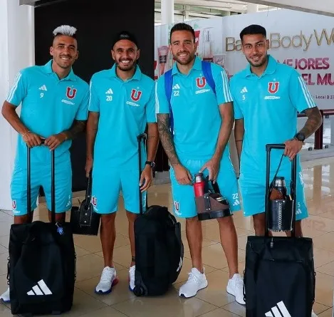 Mateos junto a Fernández, Zaldivia y Ojeda previo al viaje a La Serena (Prensa UCH)