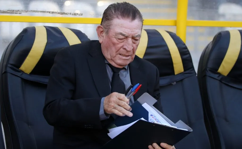 Hernán Clavito se aburre de las declaraciones de Arturo Vidal.