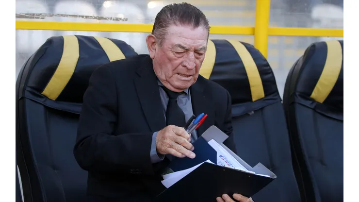 Hernán Clavito se aburre de las declaraciones de Arturo Vidal.