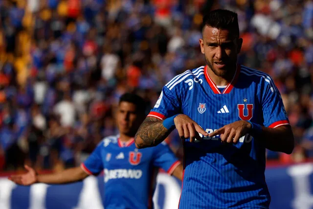 El defensor azul se toma con calma lo del apodo de “El Jefe” (Photosport)