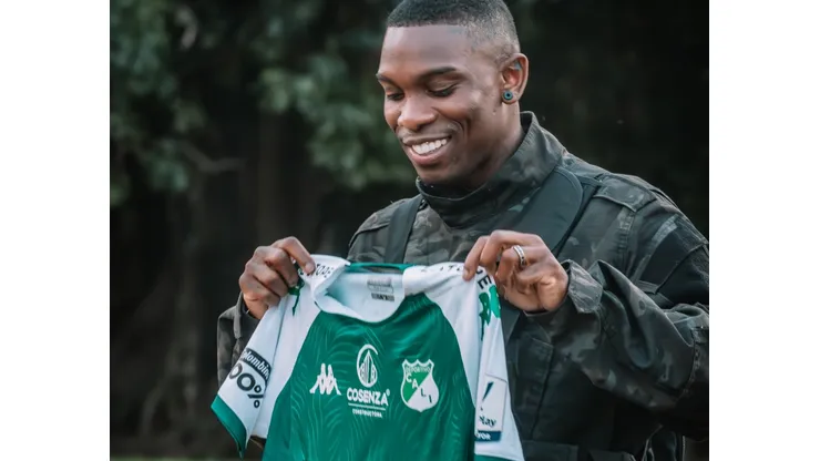 El delantero colombiano Fabián Castillo fue presentado en Deportivo Cali. (Foto: @AsoDeporCali)